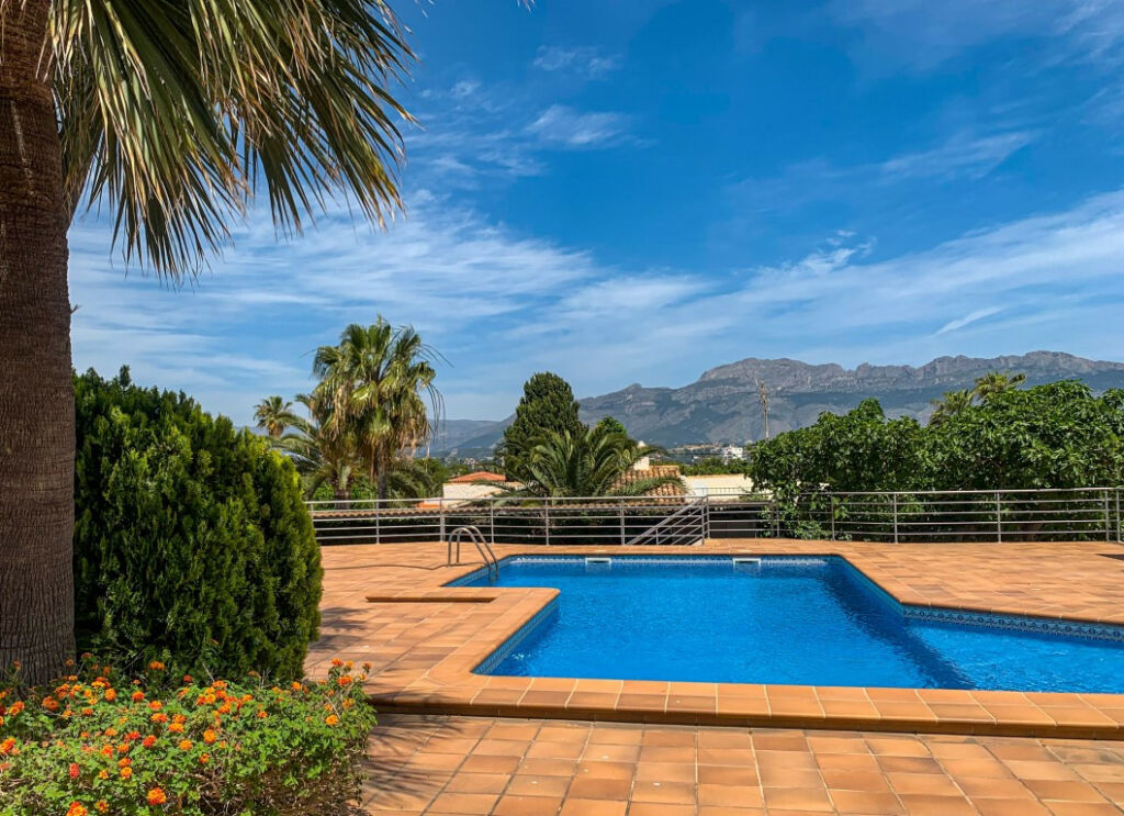 Detached Villa Albir Alicante - image 2