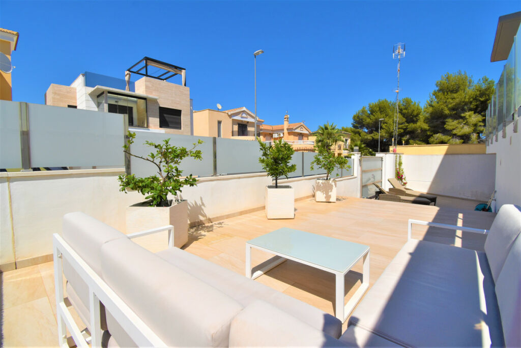 Detached Villa Villamartin Alicante - image 24