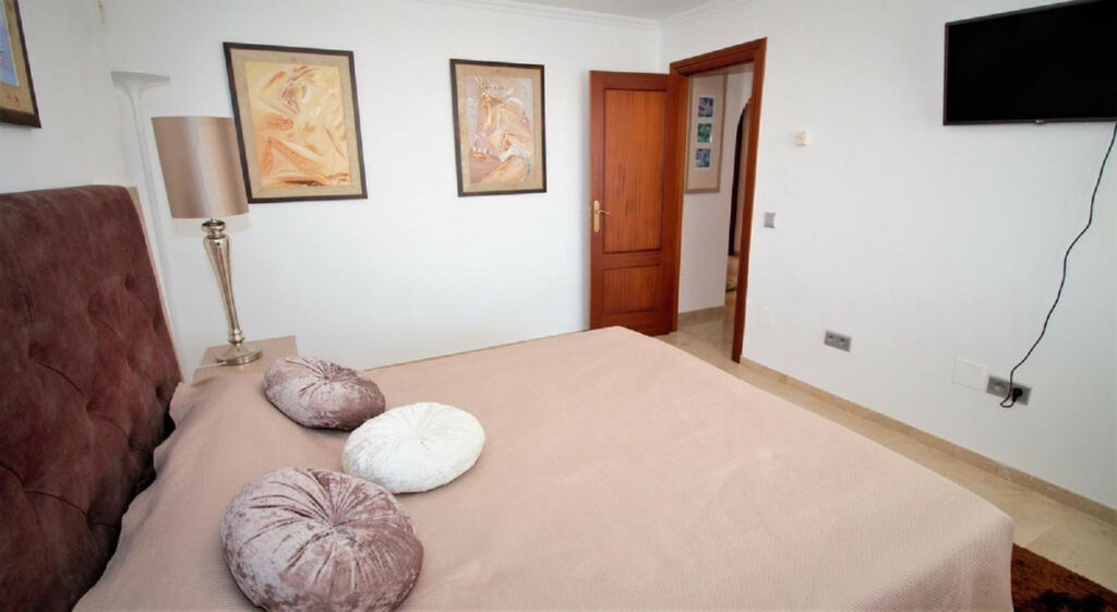 Detached Villa El Paraiso Málaga - image 24