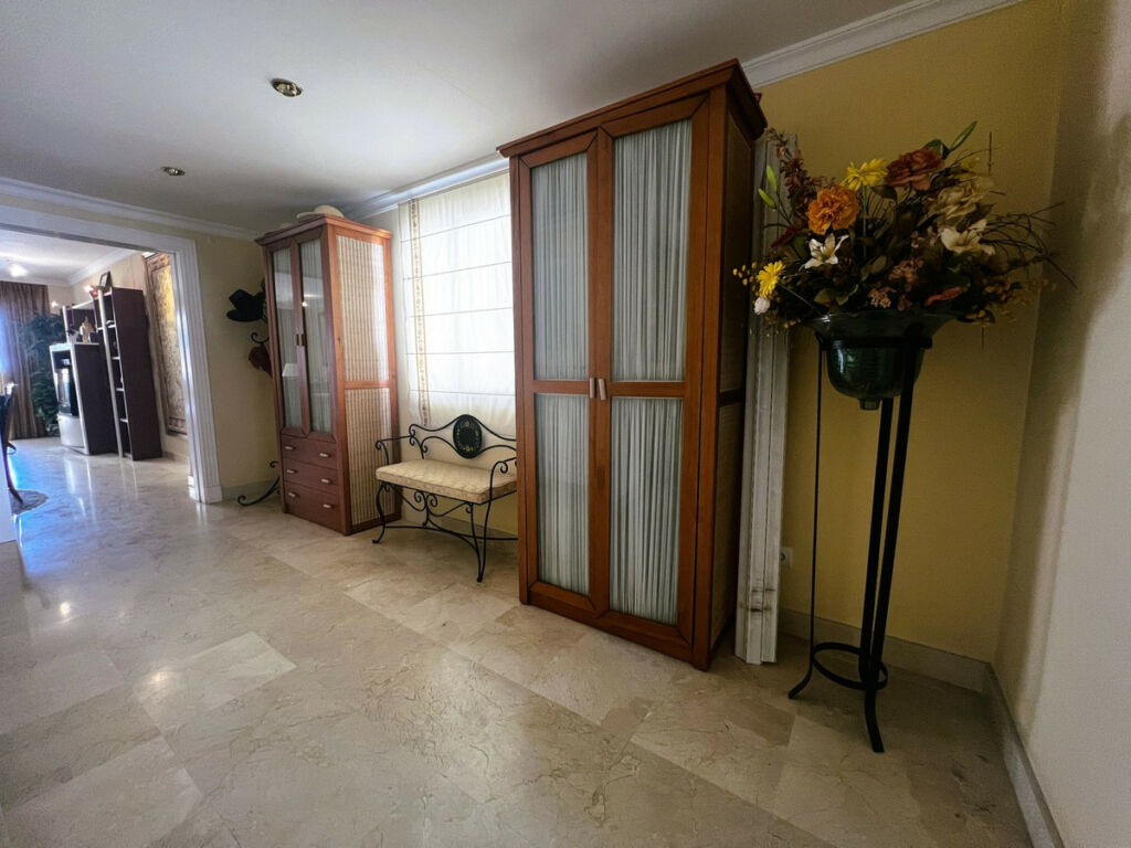 Middle Floor Apartment Puerto Banús Málaga - image 24