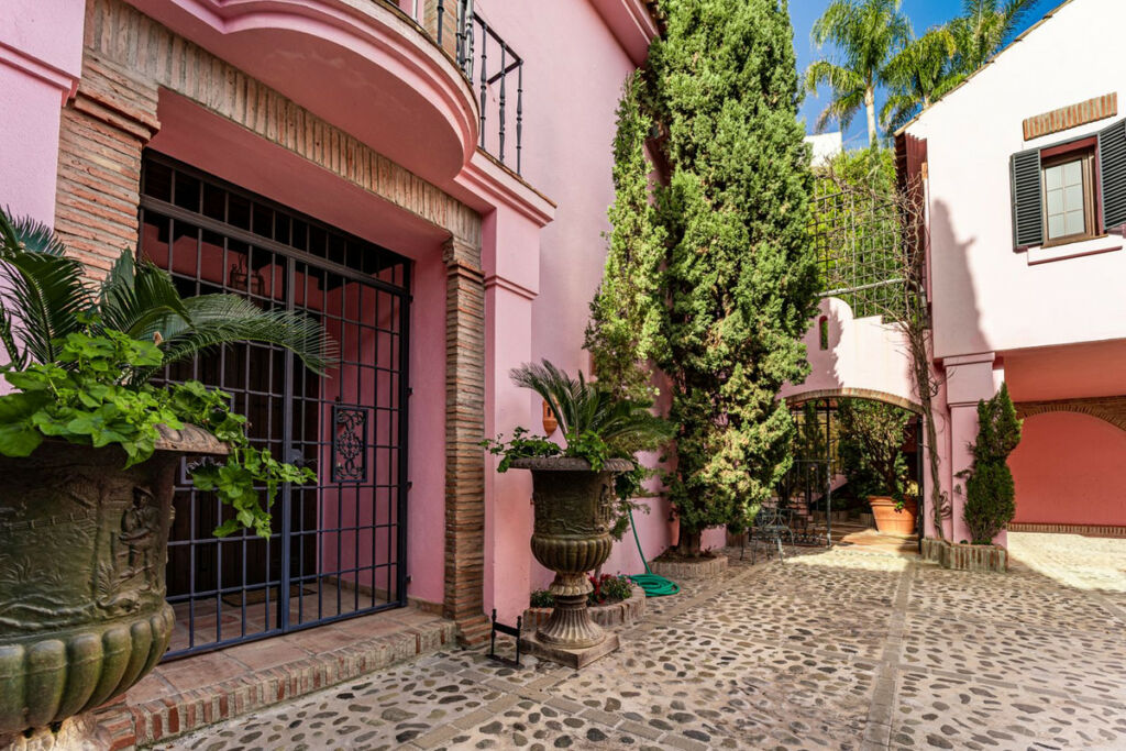 Detached Villa Benahavís Málaga - image 25