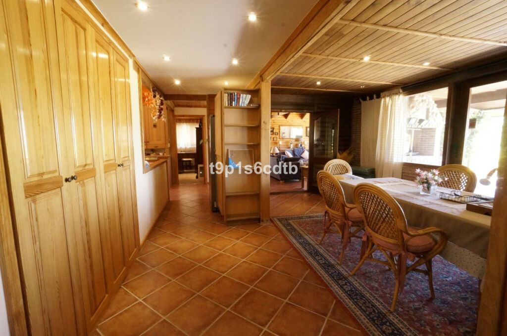 Detached Villa Monda Málaga - image 25