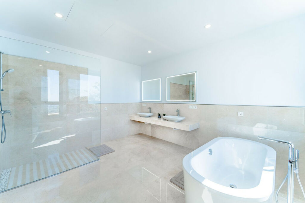 Detached Villa Los Arqueros Málaga - image 25