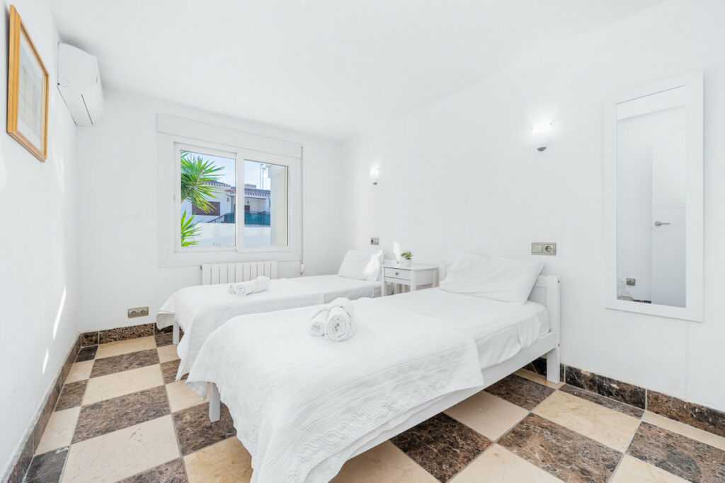 Detached Villa Dehesa de Campoamor Alicante - image 25