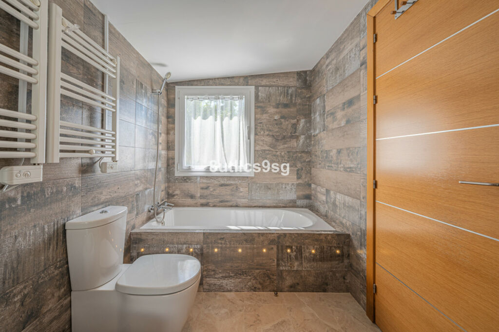 Detached Villa Nueva Andalucía Málaga - image 25