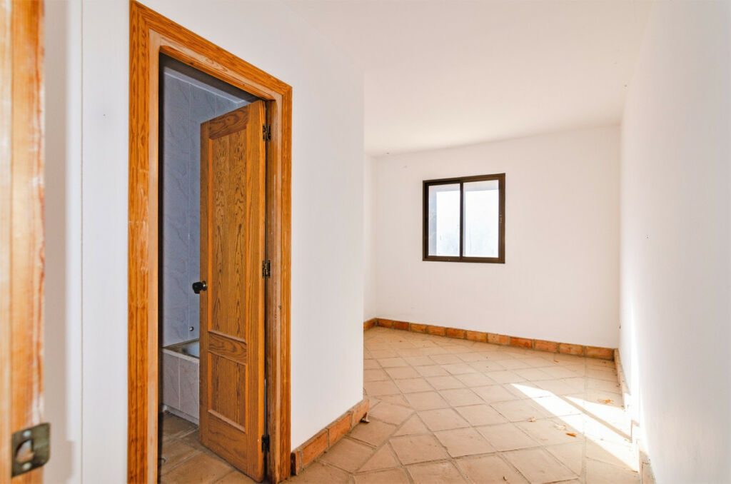 Detached Villa La Viñuela Málaga - image 25