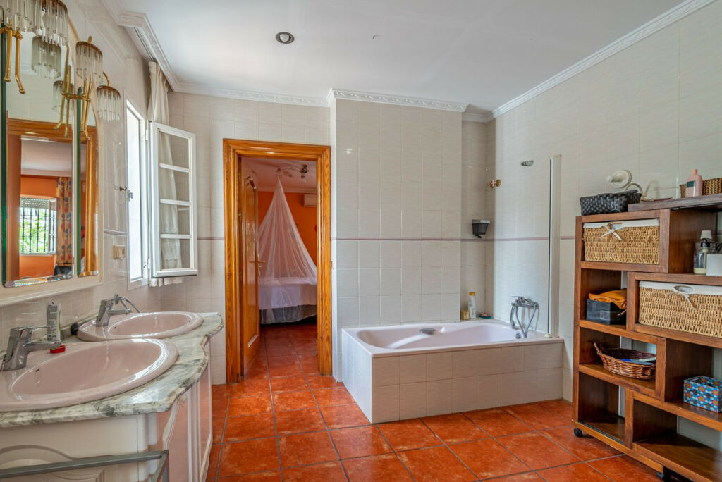 Detached Villa Benalmadena Málaga - image 25