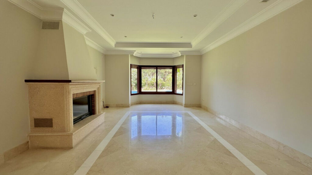 Detached Villa The Golden Mile Málaga - image 25