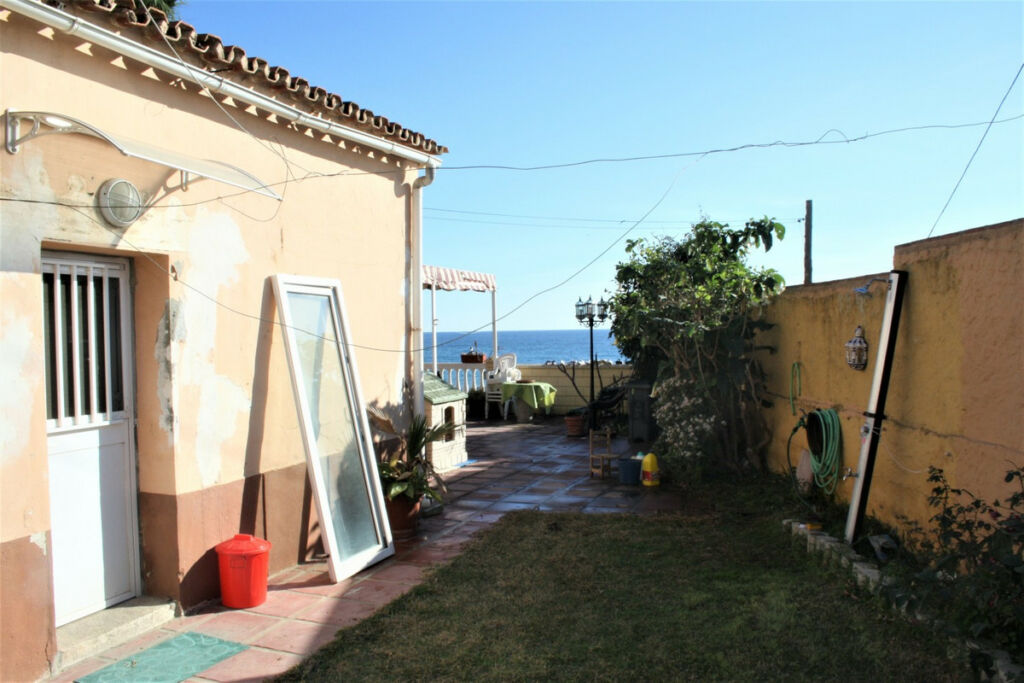 Detached Villa Benajarafe Málaga - image 23