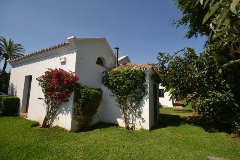 Detached Villa Guadalmina Baja Málaga - image 26