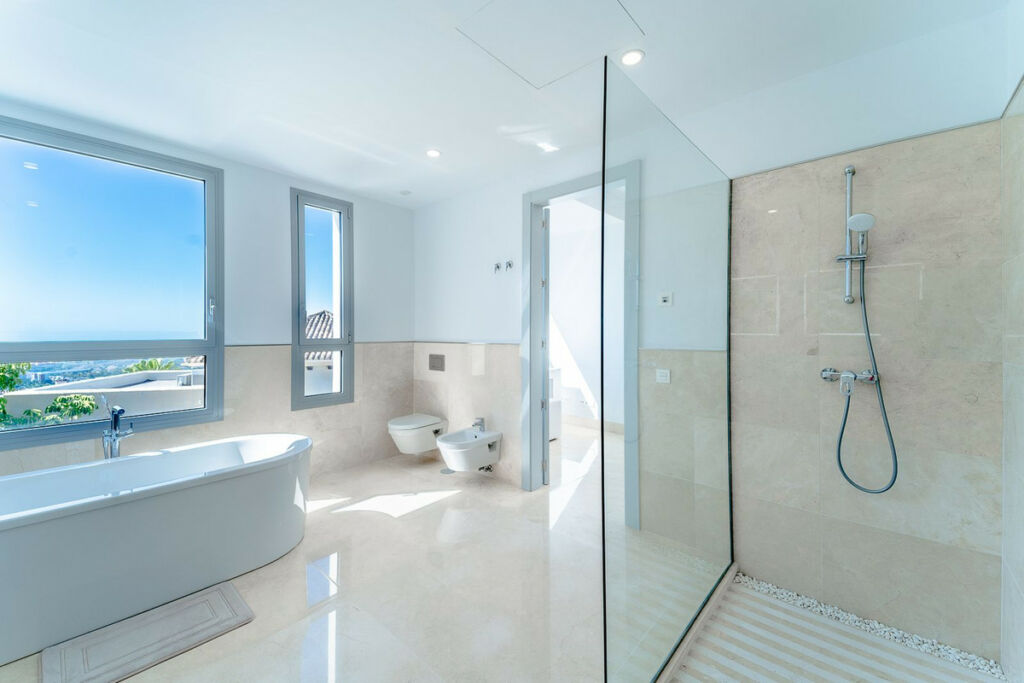 Detached Villa Los Arqueros Málaga - image 26