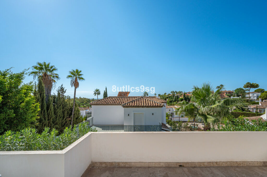 Detached Villa Nueva Andalucía Málaga - image 26
