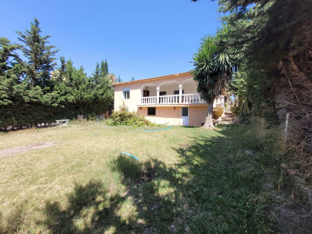 Detached Villa Río Real Málaga - image 26
