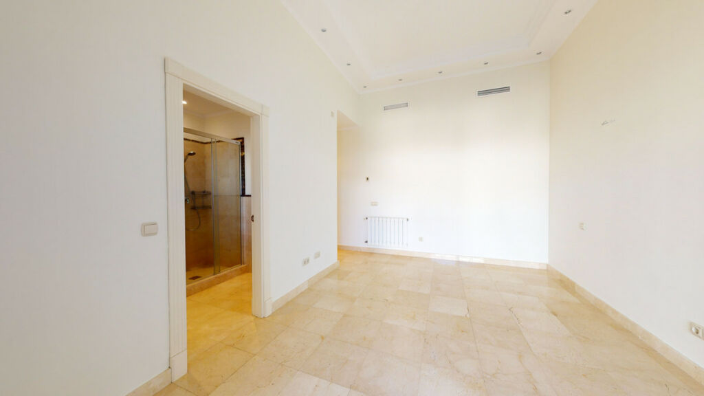 Detached Villa Los Arqueros Málaga - image 25