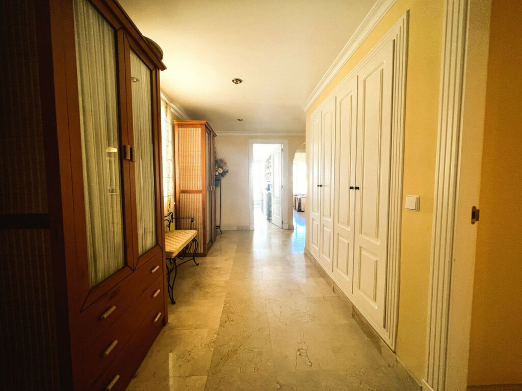 Middle Floor Apartment Puerto Banús Málaga - image 26