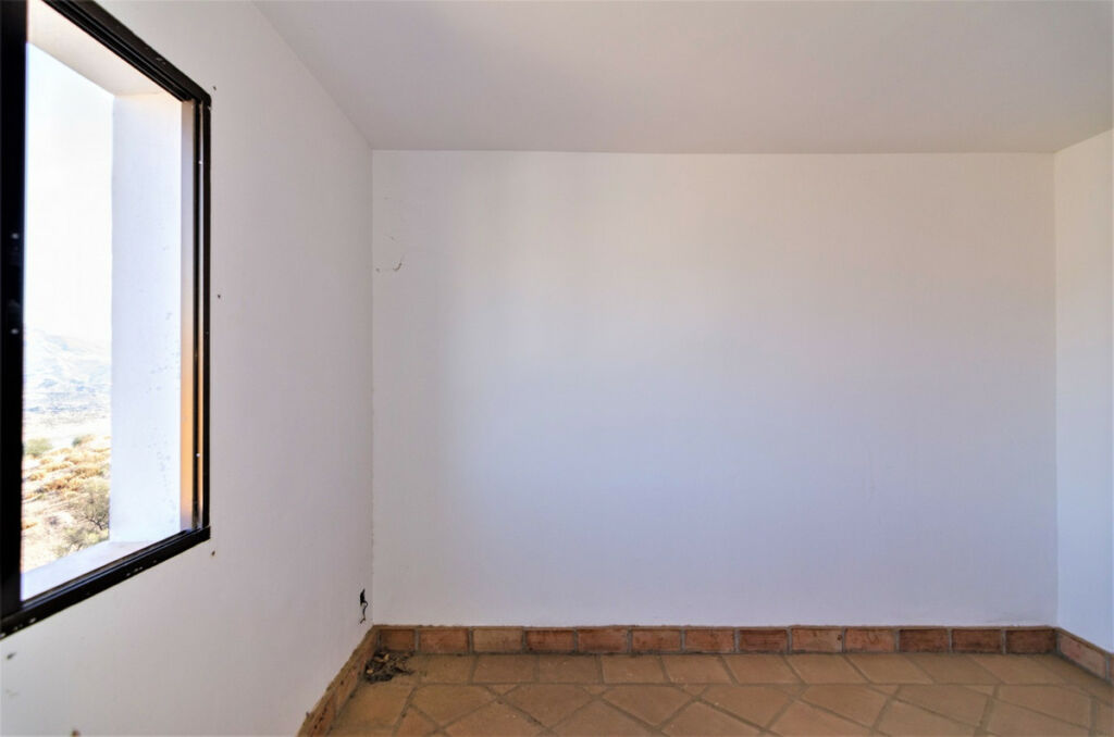 Detached Villa La Viñuela Málaga - image 27