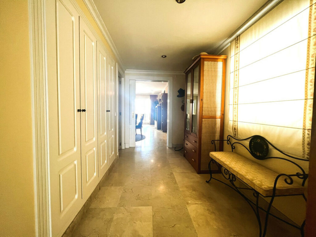 Middle Floor Apartment Puerto Banús Málaga - image 27