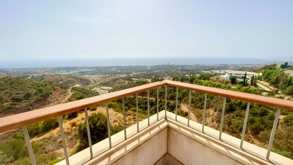 Penthouse Altos de los Monteros Málaga - image 27
