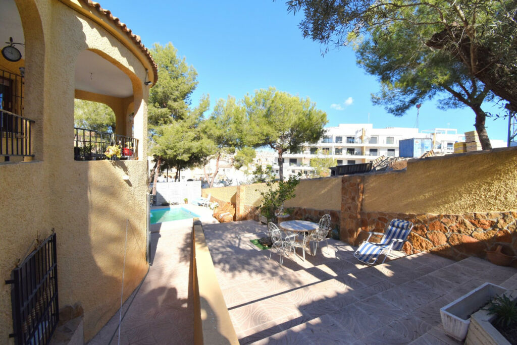 Detached Villa Villamartin Alicante - image 28