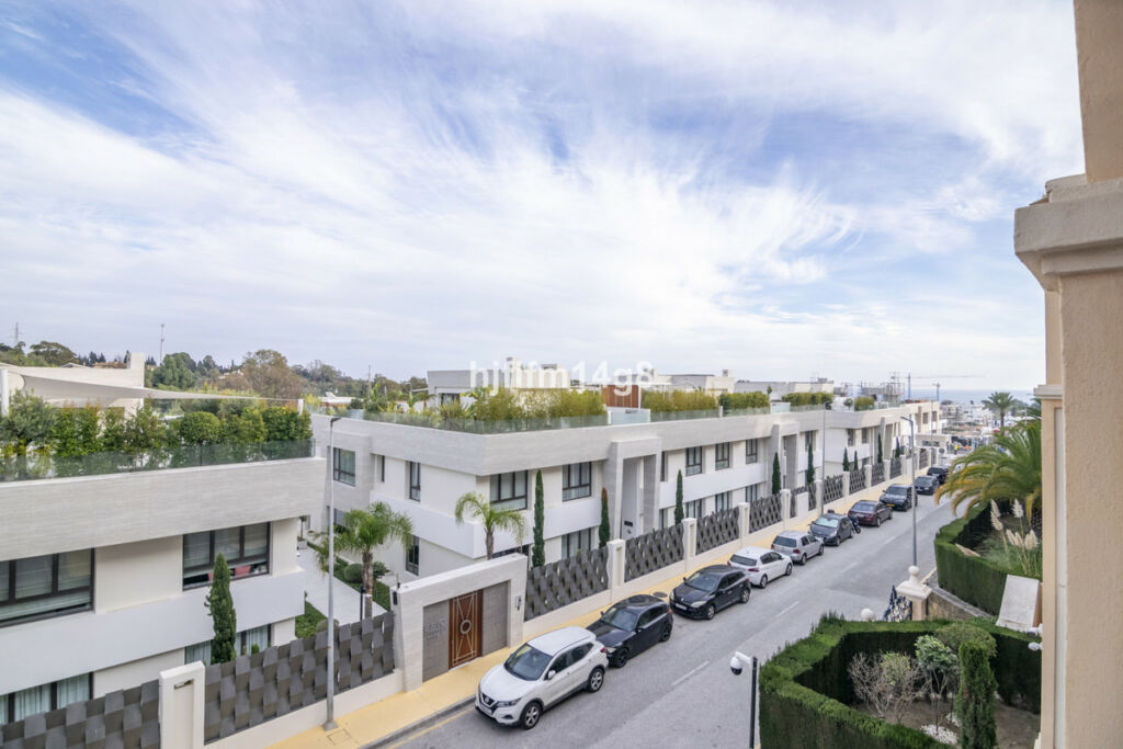 Middle Floor Apartment The Golden Mile Málaga - image 28