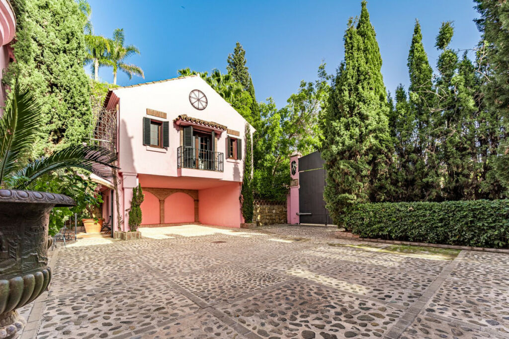 Detached Villa Benahavís Málaga - image 28