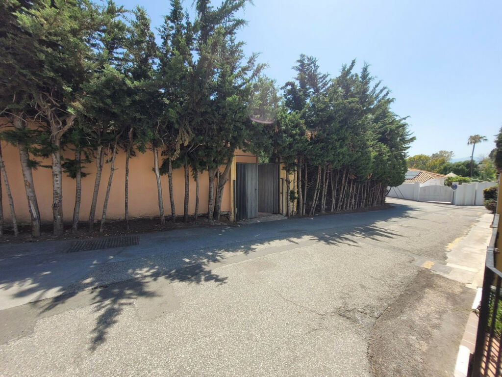 Detached Villa Río Real Málaga - image 28