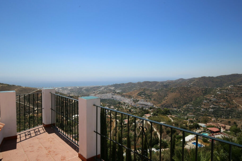 Detached Villa Torrox Málaga - image 28