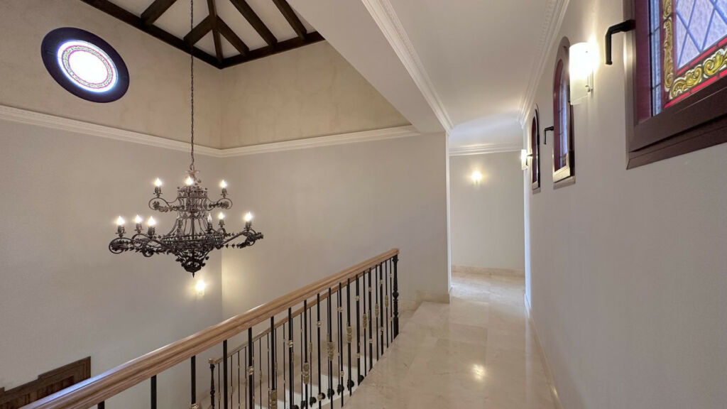 Detached Villa The Golden Mile Málaga - image 29