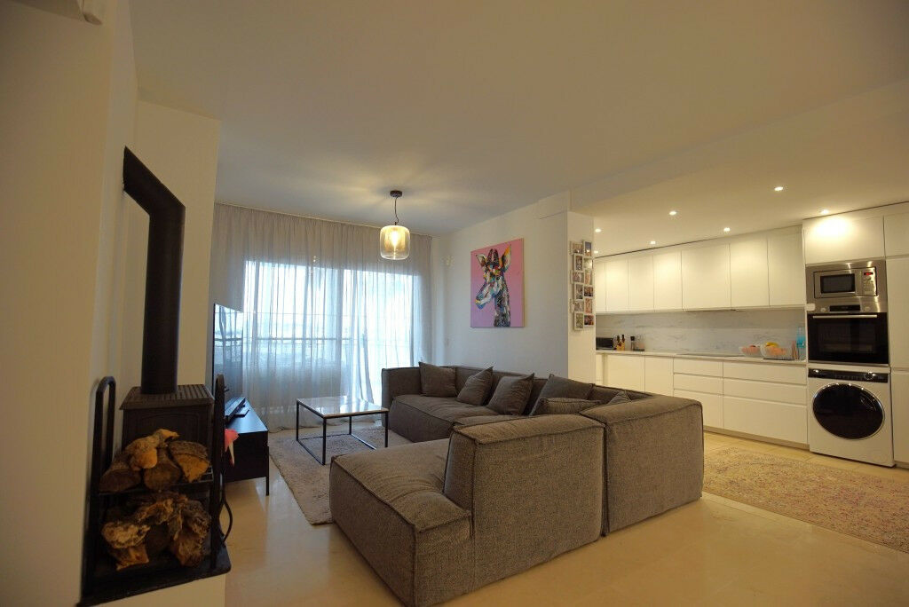 Middle Floor Apartment Estepona Málaga - image 3