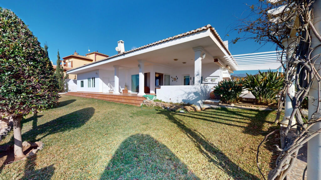 Detached Villa Torrox Málaga - image 3