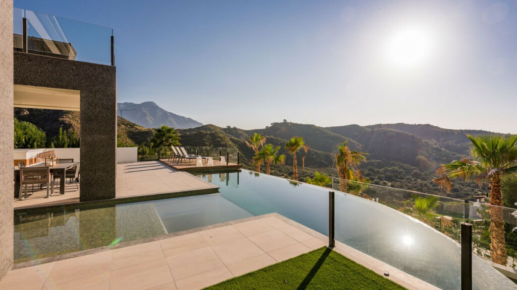 Detached Villa La Quinta Málaga - image 4