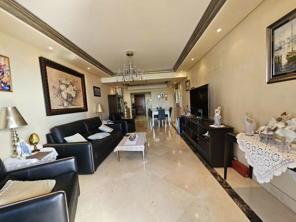 Middle Floor Apartment Estepona Málaga - image 3