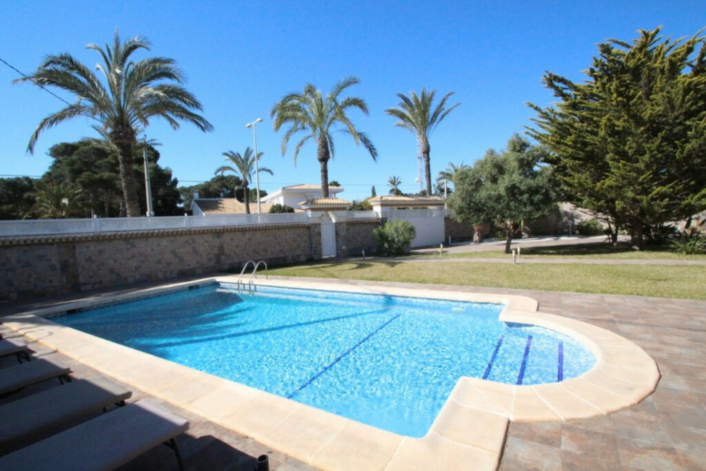 Detached Villa Cabo Roig Alicante - image 3
