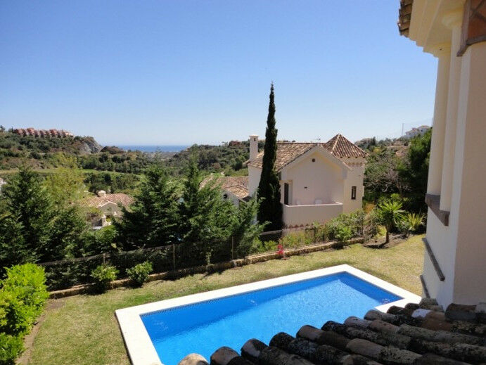 Detached Villa Los Arqueros Málaga - image 3