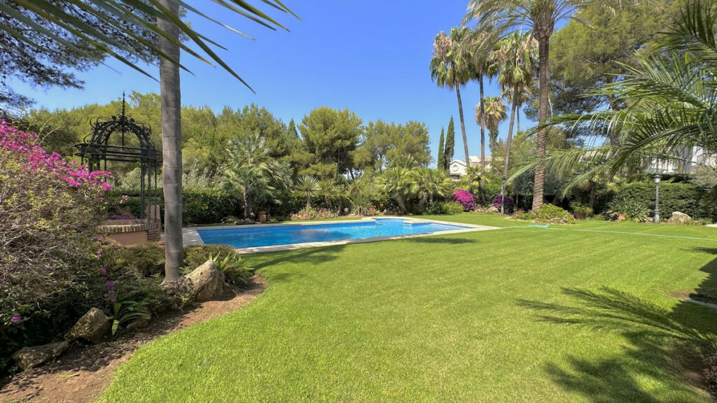 Detached Villa The Golden Mile Málaga - image 3
