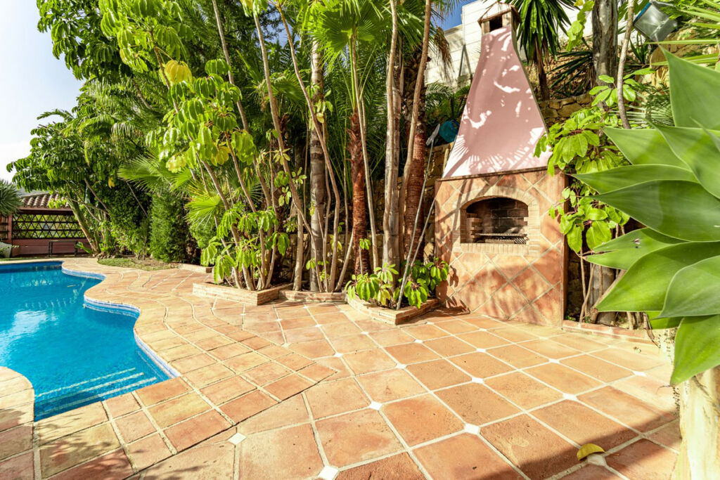 Detached Villa Benahavís Málaga - image 3