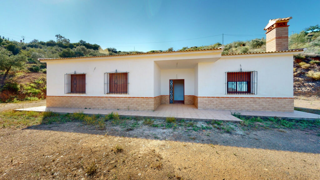 Detached Villa Colmenar Málaga - image 4