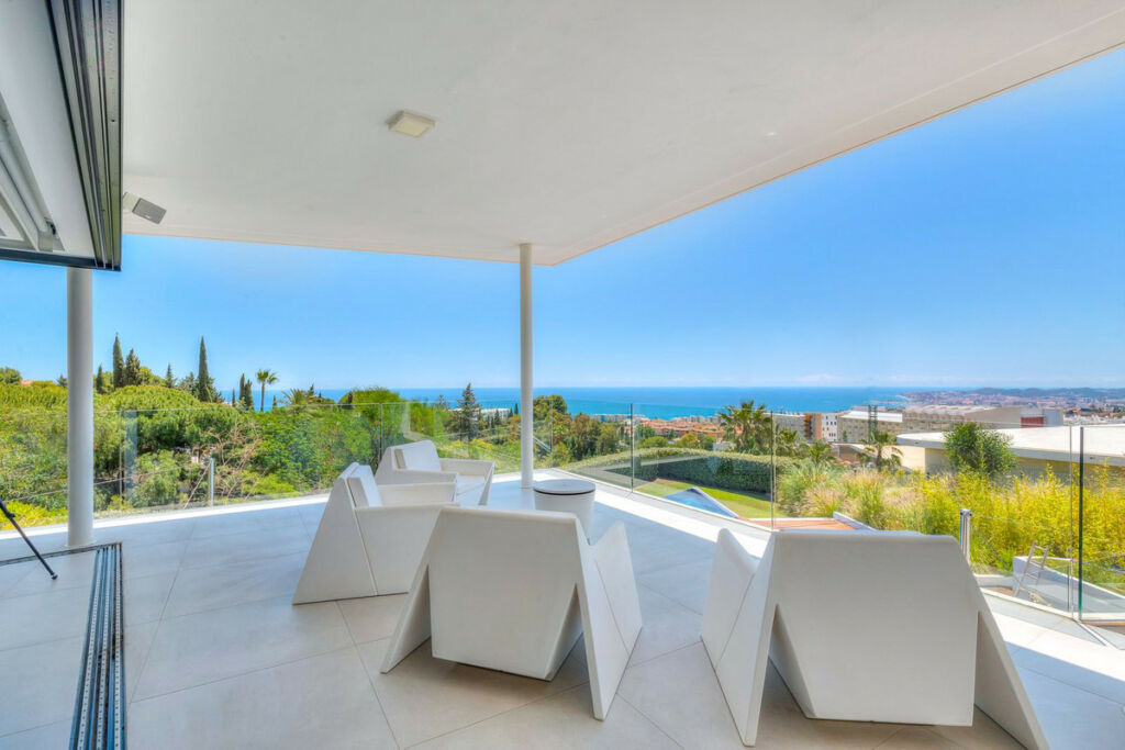 Detached Villa Fuengirola Málaga - image 3