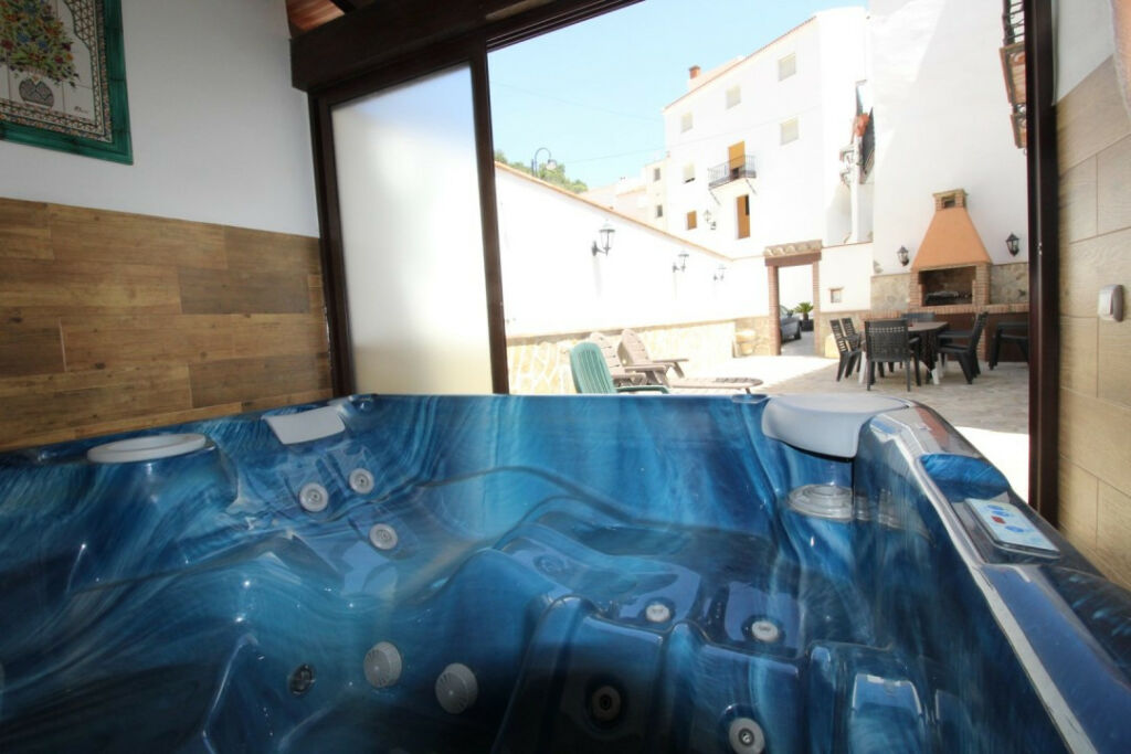 Semi-Detached House Salares Málaga - image 3