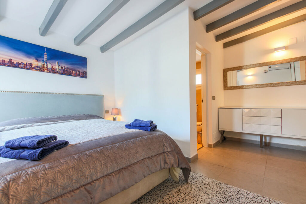 Detached Villa New Golden Mile Málaga - image 3