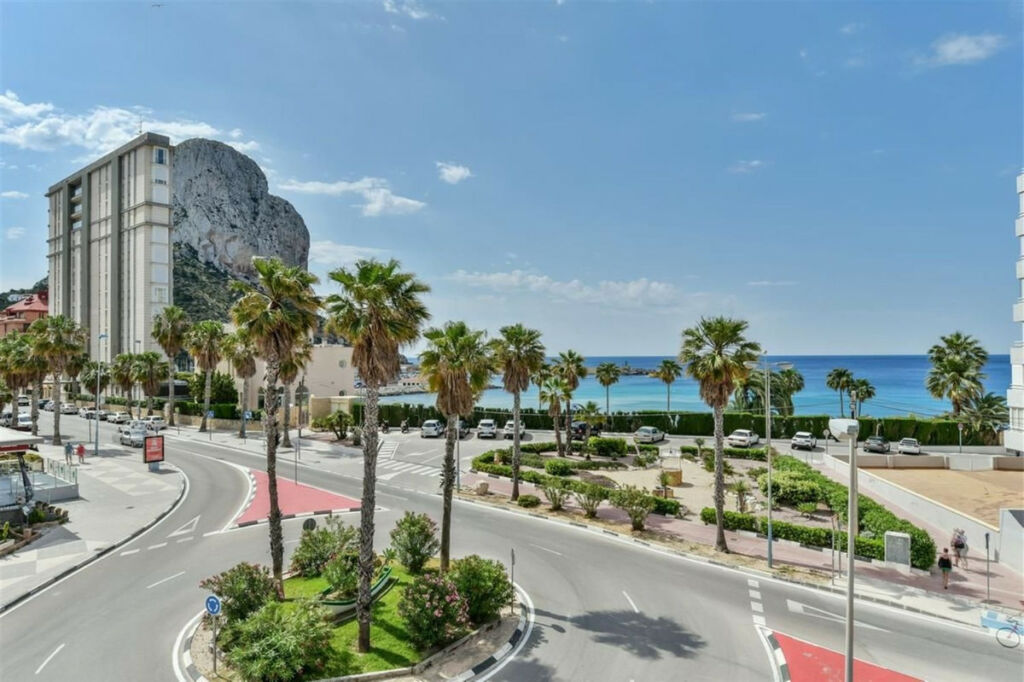 Middle Floor Apartment Calpe Alicante - image 3