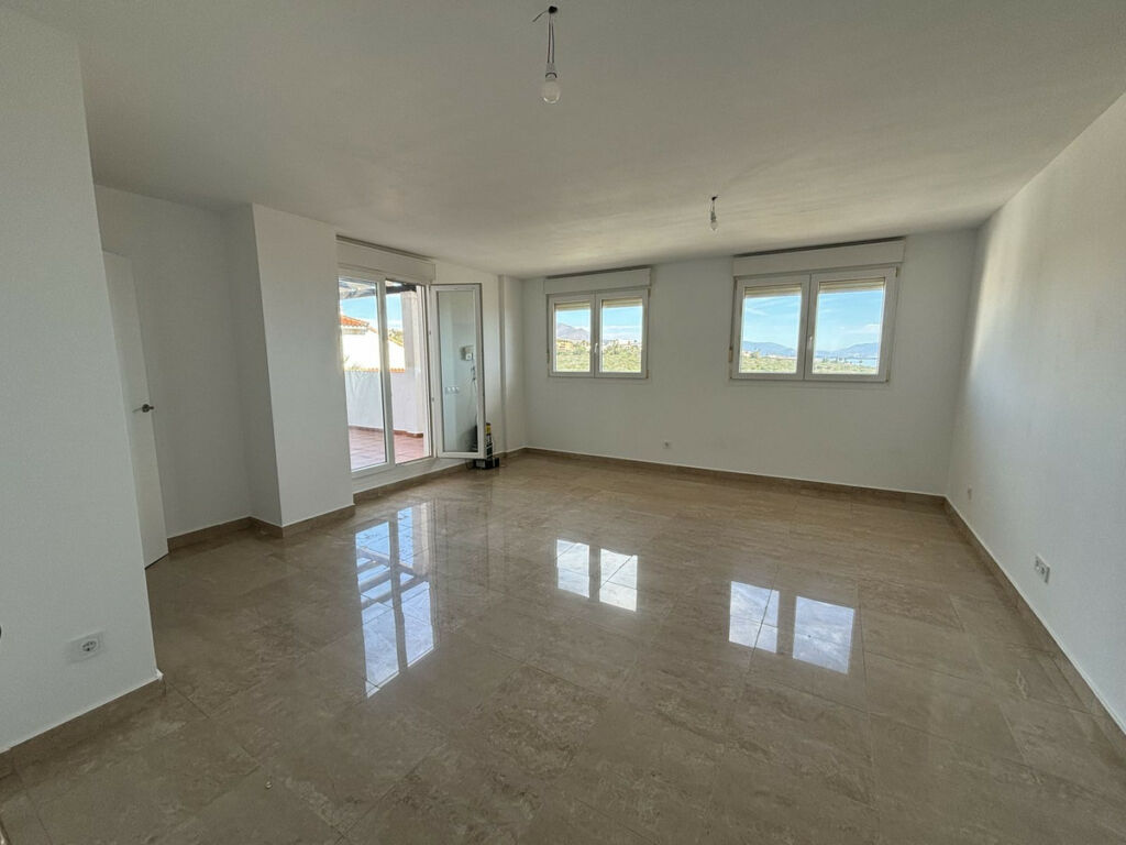 Penthouse Duplex La Duquesa Málaga - image 3