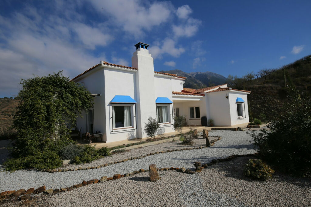 Detached Villa Alcaucín Málaga - image 3