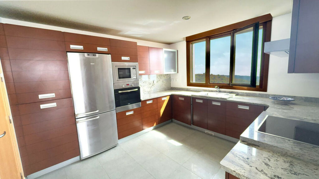 Penthouse Altos de los Monteros Málaga - image 3