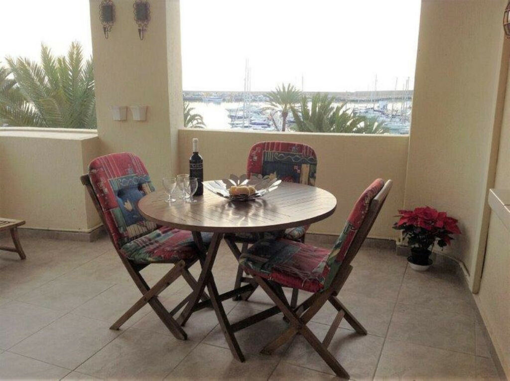 Middle Floor Apartment Estepona Málaga - image 3