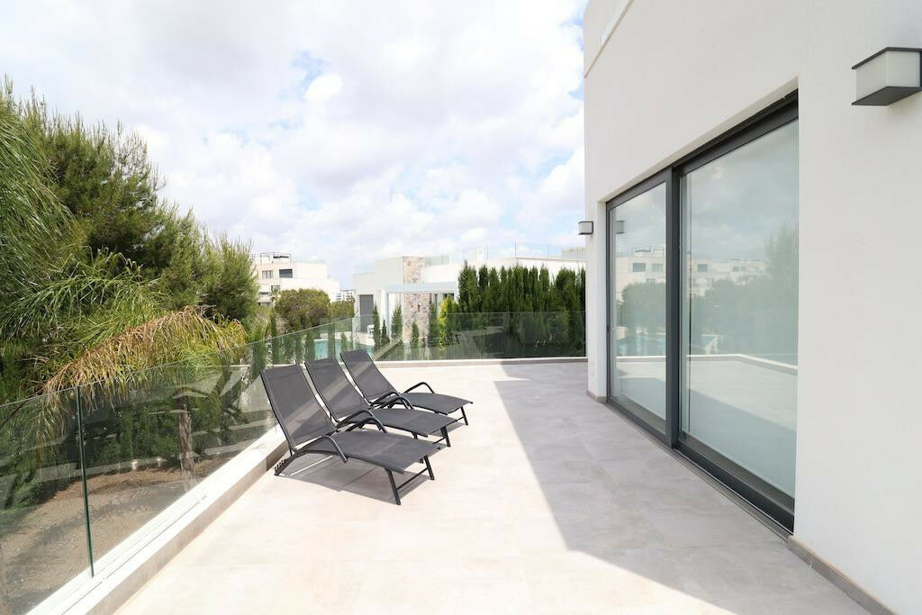 Detached Villa Campoamor Alicante - image 3