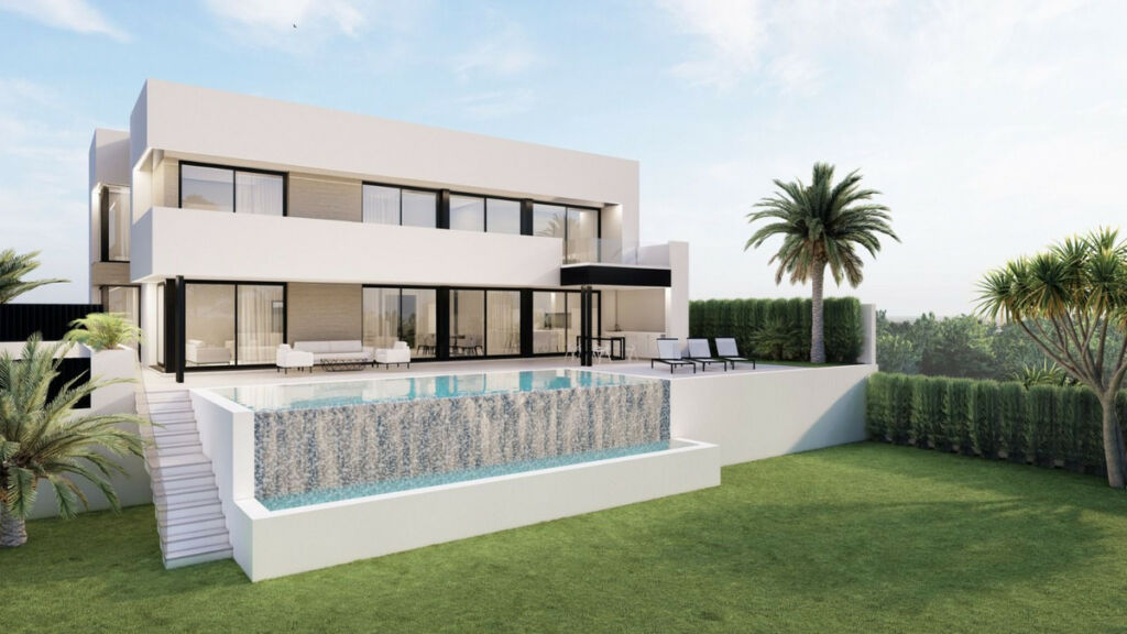 Detached Villa Manilva Málaga - image 3