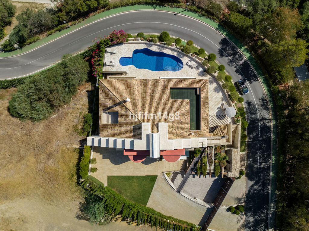 Detached Villa La Quinta Málaga - image 3