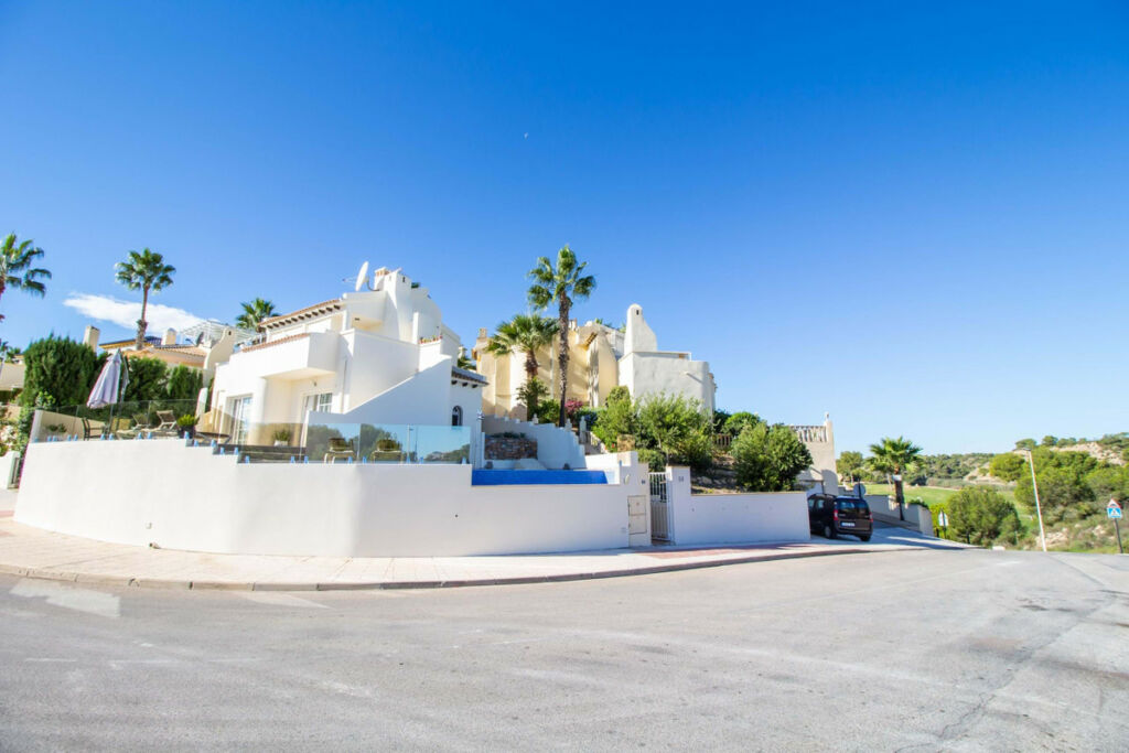 Detached Villa Las Ramblas Golf Alicante - image 3