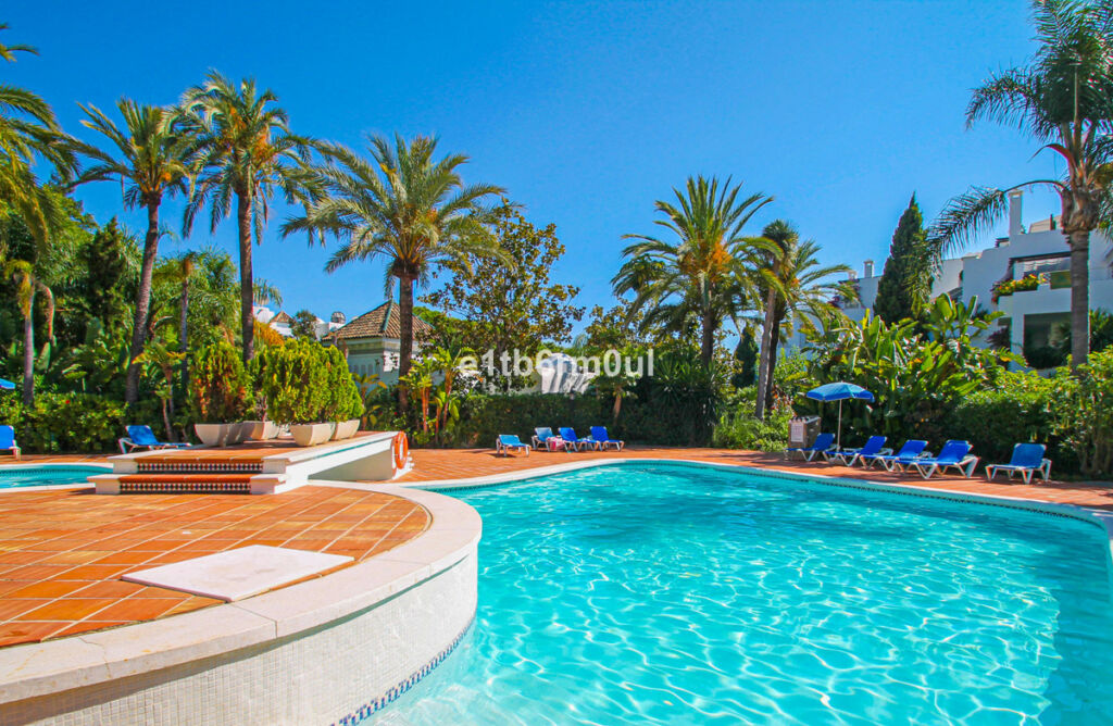 Ground Floor Apartment The Golden Mile Málaga - image 3